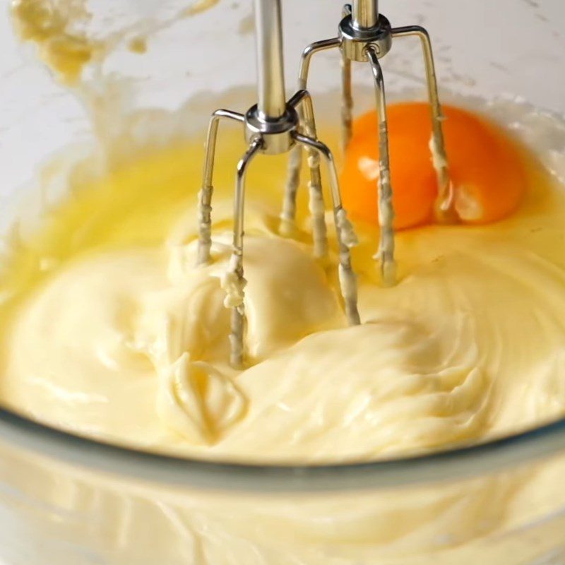 Step 5 Mix the cream cheese mixture Fresh cheese sponge cake