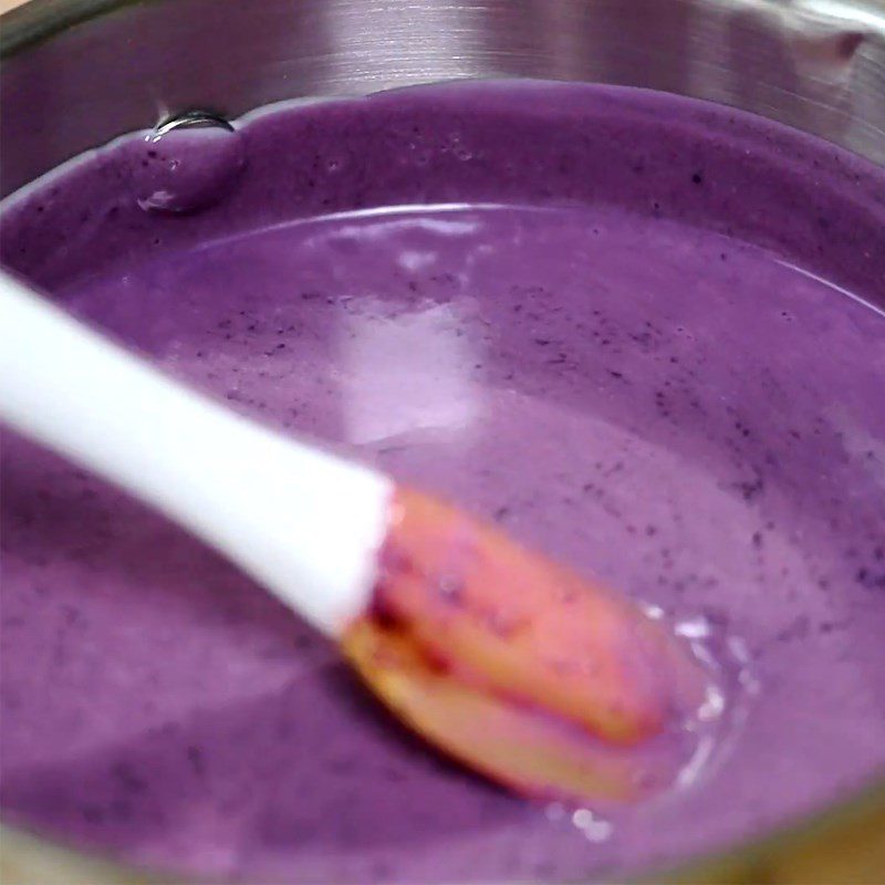 Step 3 Mix the cream mixture with blueberry jam Blueberry panna cotta