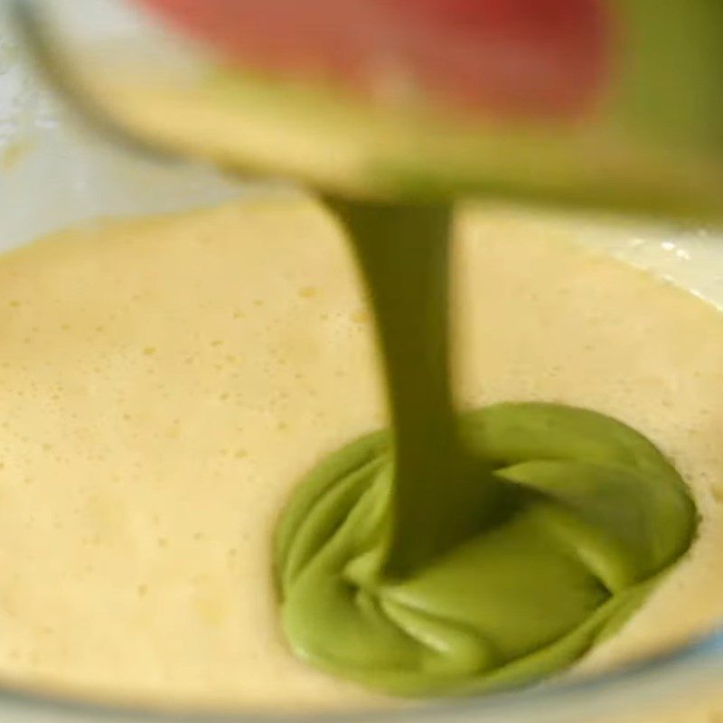 Step 3 Mix the green tea mixture with the cheese cream for baked green tea cheesecake