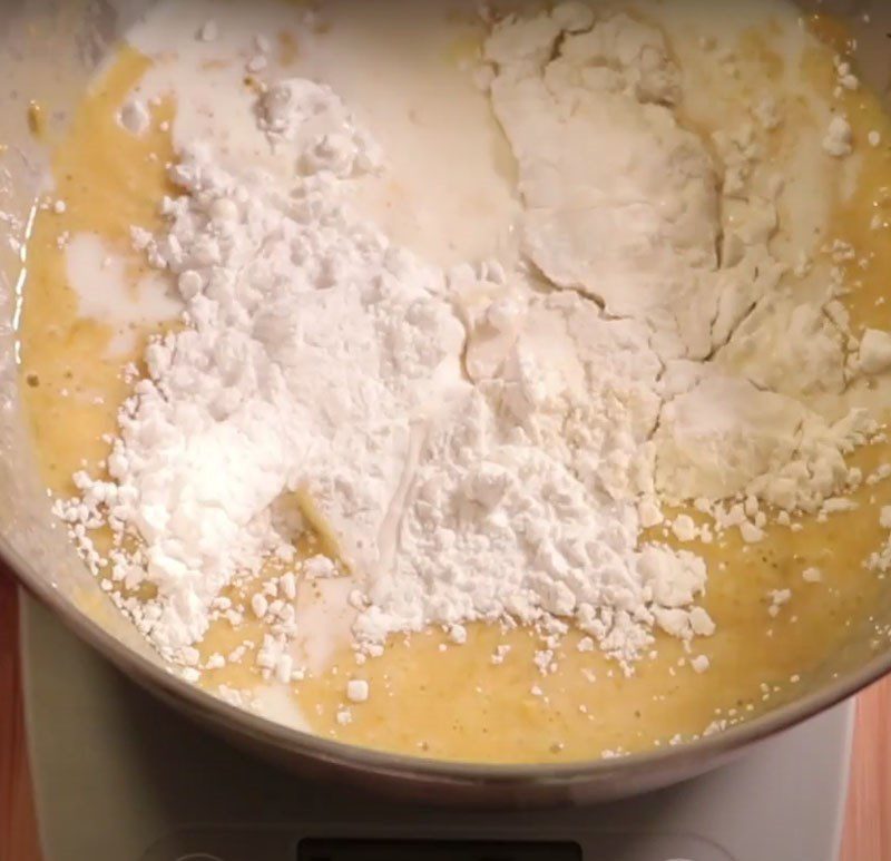 Step 3 Mixing the filling mixture Mooncake dough steamed in the microwave