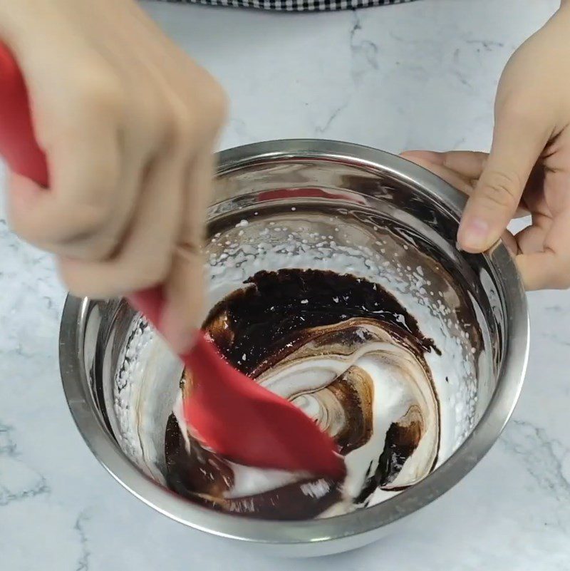 Step 3 Mix the cream for Tiramisu jelly mooncake