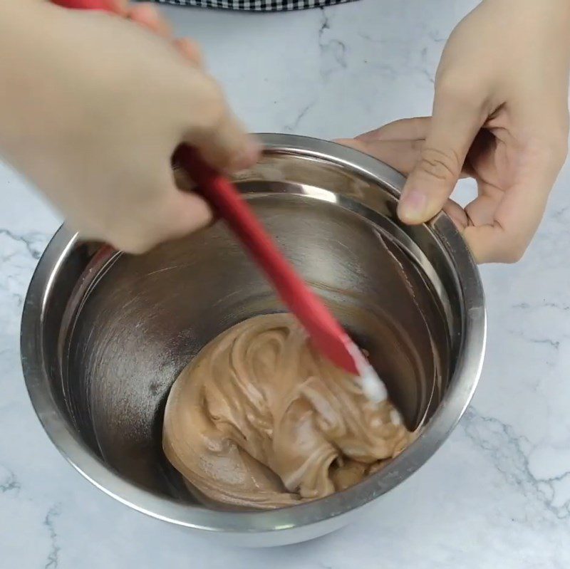 Step 3 Mix the cream for Tiramisu jelly mooncake