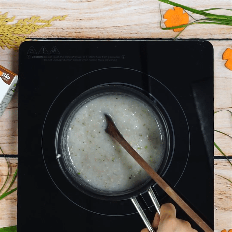 Step 4 Mixing potatoes and meat with porridge Duck porridge with taro