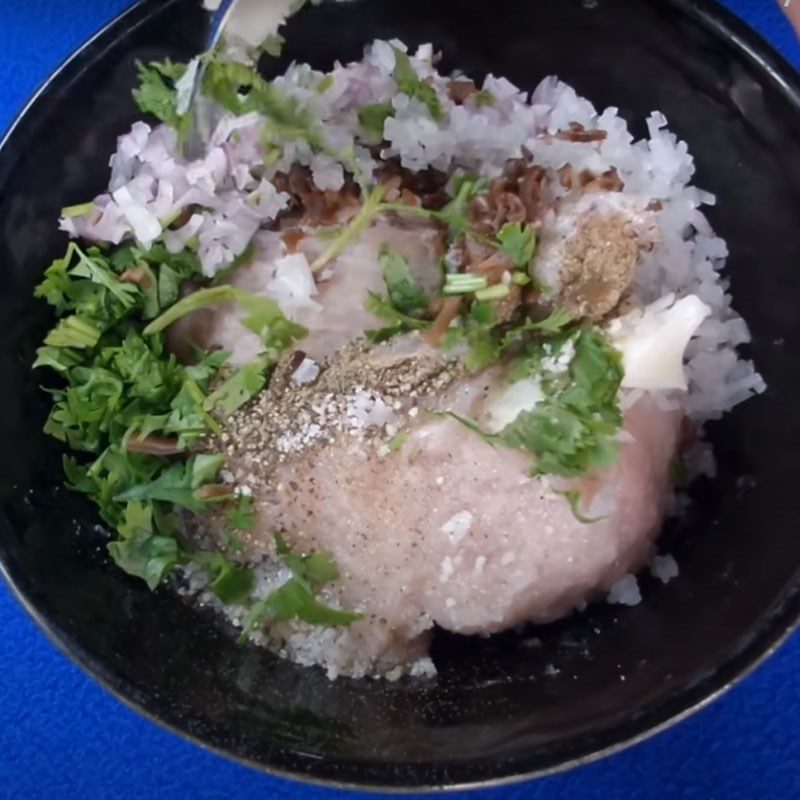 Step 3 Mix the filling Stuffed squid with fried shrimp and almonds