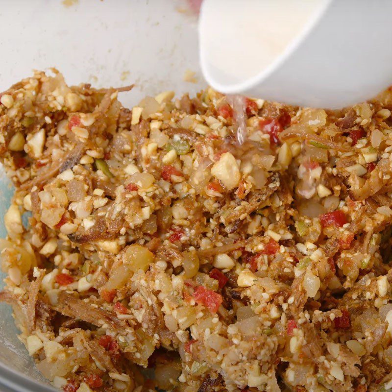 Step 5 Mixing the cake filling Mid-Autumn Festival mixed char siu cake