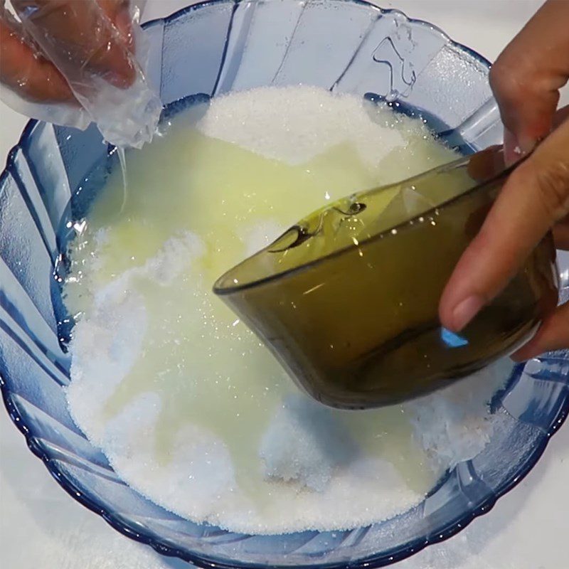 Step 1 Mix the coconut filling for Chocolate Mooncake