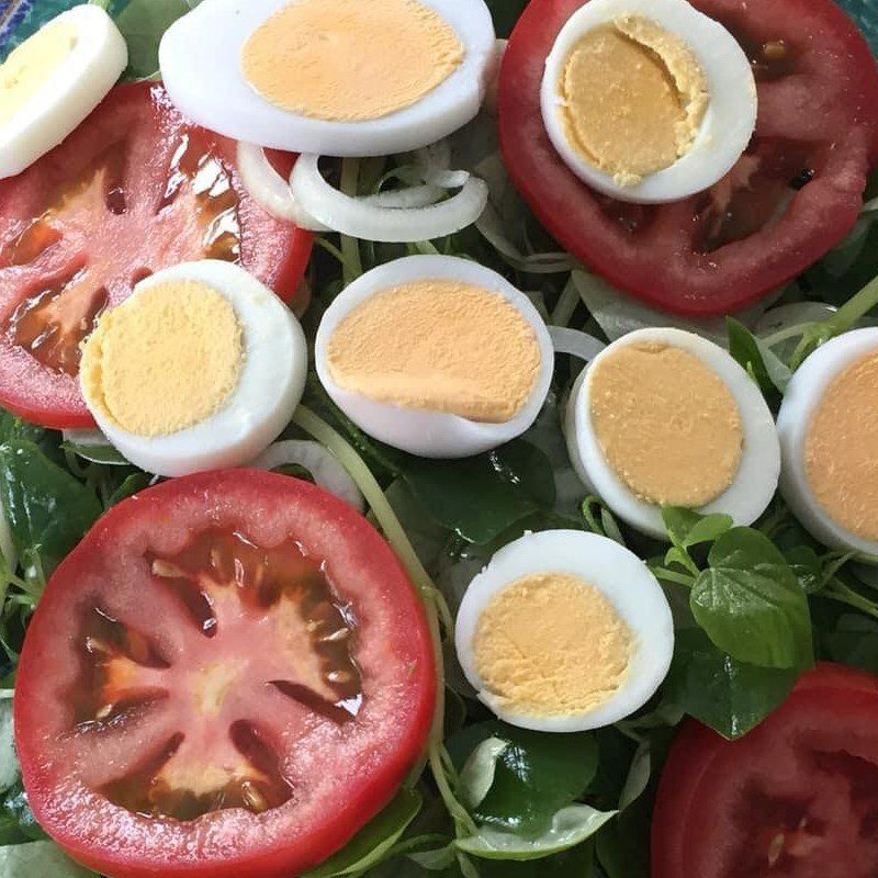 Step 3 Mixing vegetables Water spinach mixed with egg and oil vinegar sauce