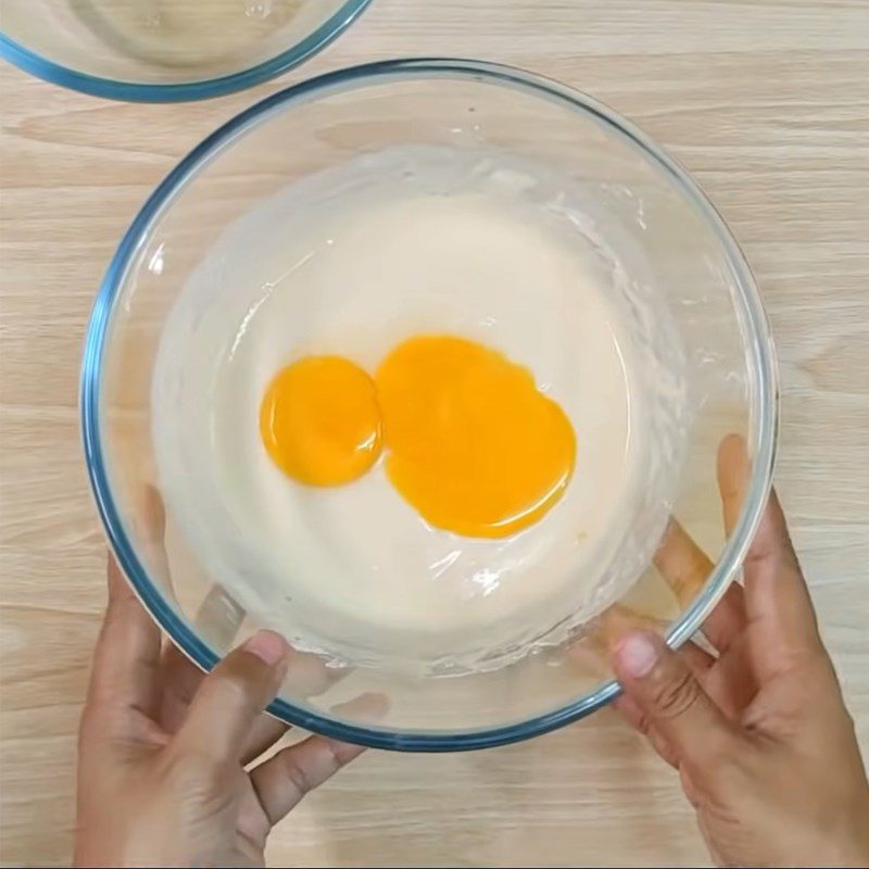 Step 2 Mix the eggs for Pancakes without baking powder