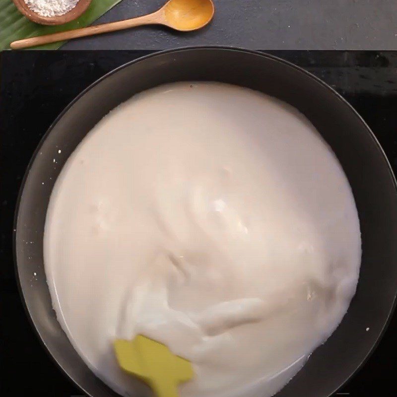 Step 3 Mix and stir the dough for the Central region's banana leaf-wrapped cake