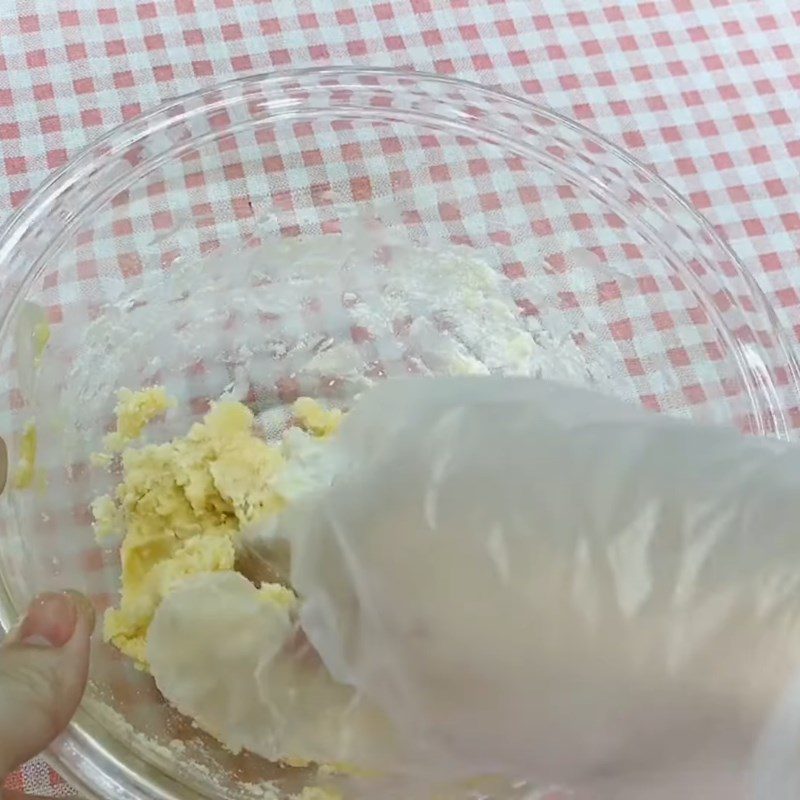 Step 2 Mixing and kneading the dough Animal-shaped cheese cookies