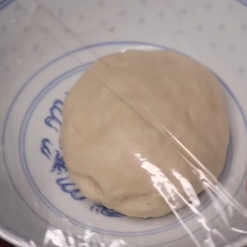 Step 2 Mix and knead the dough to make the crust for Durian Green Bean Cake