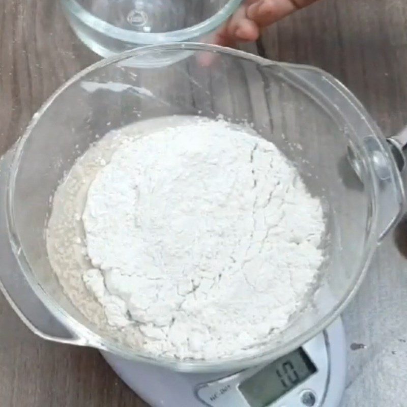 Step 1 Mix and ferment the sour dough for Bamboo Charcoal Bread