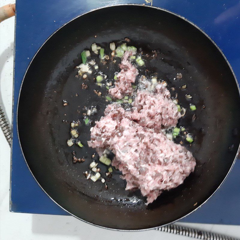 Step 3 Mixing and stir-frying meat Cold rice cake (Recipe shared by a user)