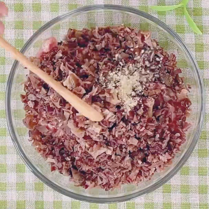 Step 2 Mix and stir-fry pork with wood ear mushrooms Hot Rice Cake from leftover rice