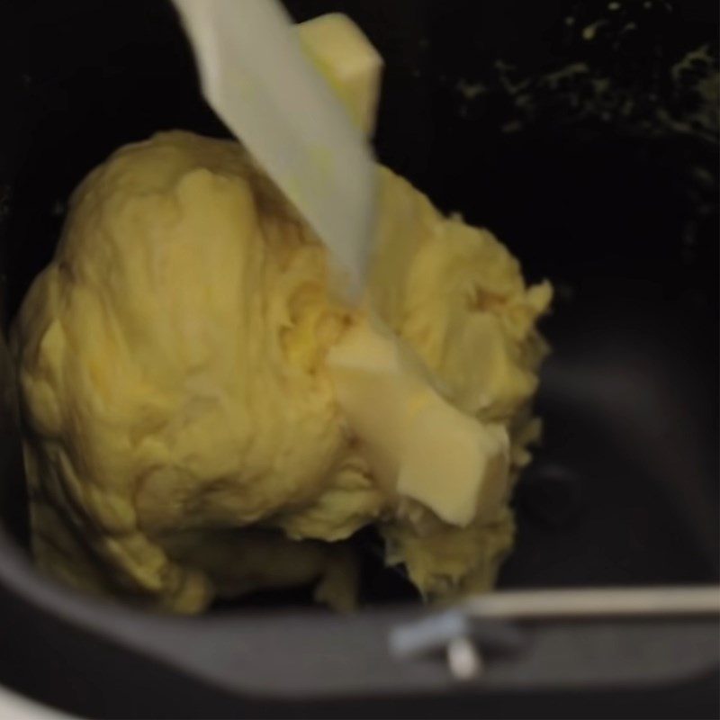 Step 3 Mix into the dough for banana custard buns