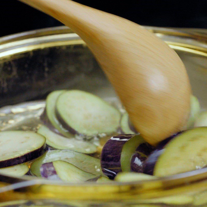 Step 2 Blanch the eggplant for Stir-fried Eggplant with Garlic and Chili