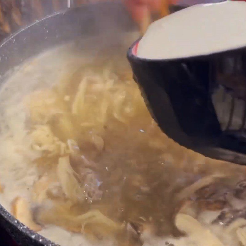 Step 4 Cooking Pork Brain Soup with Oysters