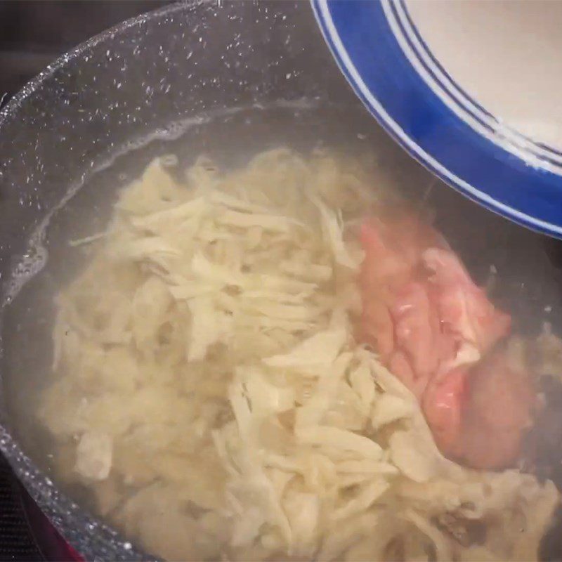 Step 4 Cooking Pork Brain Soup with Oysters