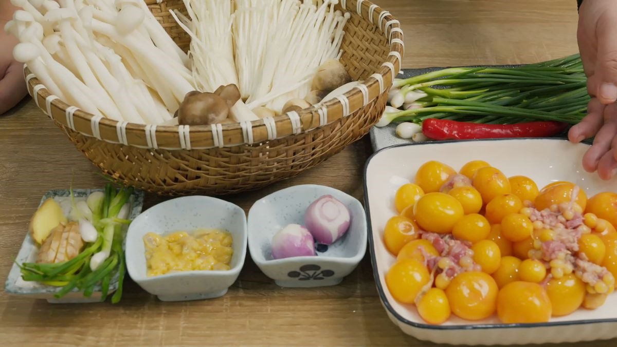 Ingredients for the dish of stir-fried young chicken eggs with mushrooms