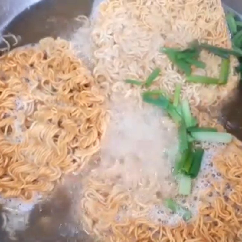 Step 1 Blanch the noodles Instant Noodles Stir-fried with Canned Fish