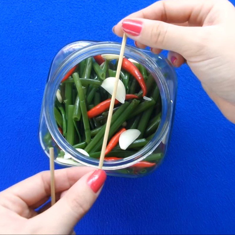 Step 3 Blanching and soaking water spinach Sweet and sour soaked water spinach