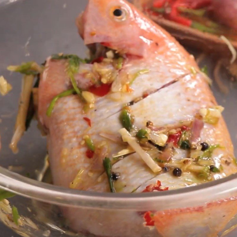 Step 3 Marinate the fish for steamed red tilapia