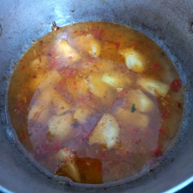 Step 3 Marinating fish Mackerel in caramel sauce (recipe shared by users)