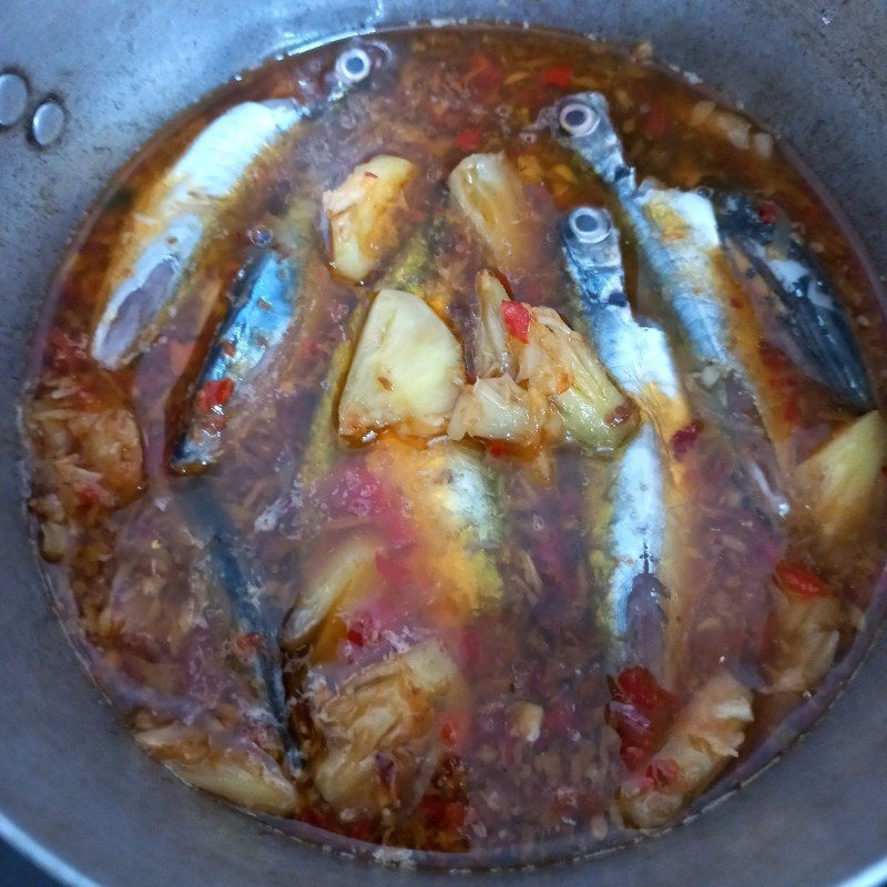 Step 3 Marinating fish Mackerel in caramel sauce (recipe shared by users)