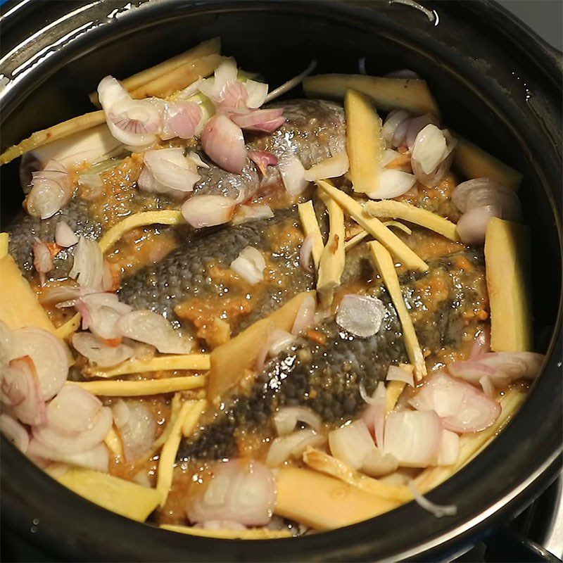 Step 2 Marinate the fish Snakehead fish stewed with fermented soybeans