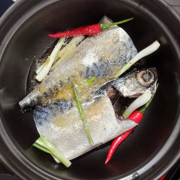 Step 2 Marinate the fish Mackerel simmered with shallots and chili