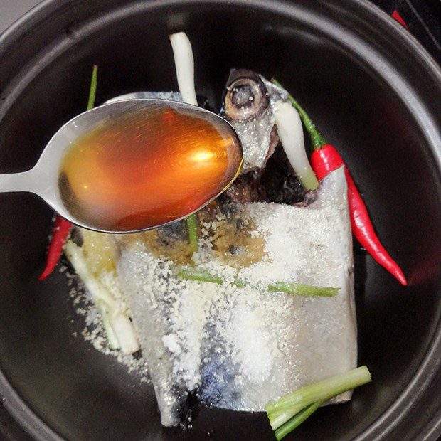 Step 2 Marinate the fish Mackerel simmered with shallots and chili