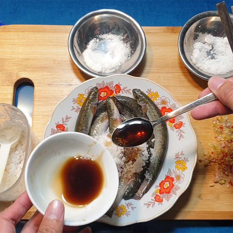 Step 3 Marinate snakehead fish for snakehead fish braised with pepper