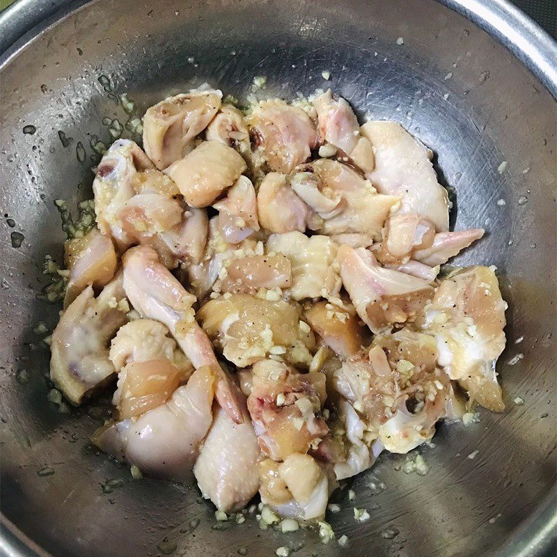 Step 2 Marinate the chicken wings Fried chicken wings with fish sauce (recipe shared by a user)