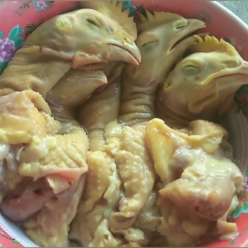 Step 2 Marinate chicken neck Fried five-spice chicken neck using air fryer