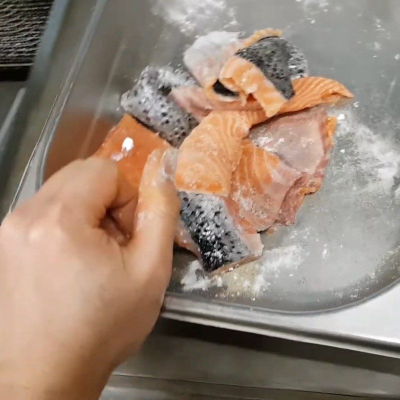 Step 2 Marinate salmon skin Crispy fried salmon skin