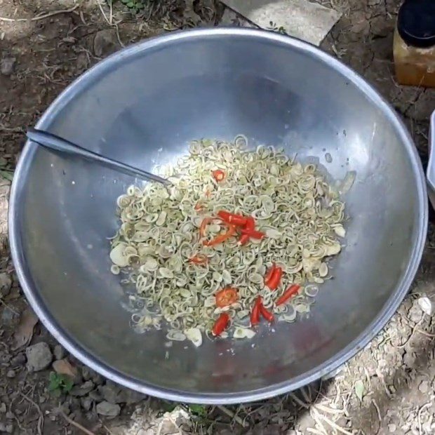 Step 2 Marinating the frogs Grilled frogs with fermented tofu