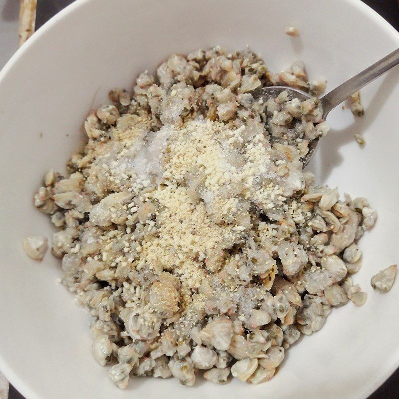 Step 2 Marinate the clams Stir-Fried Clams with Onions