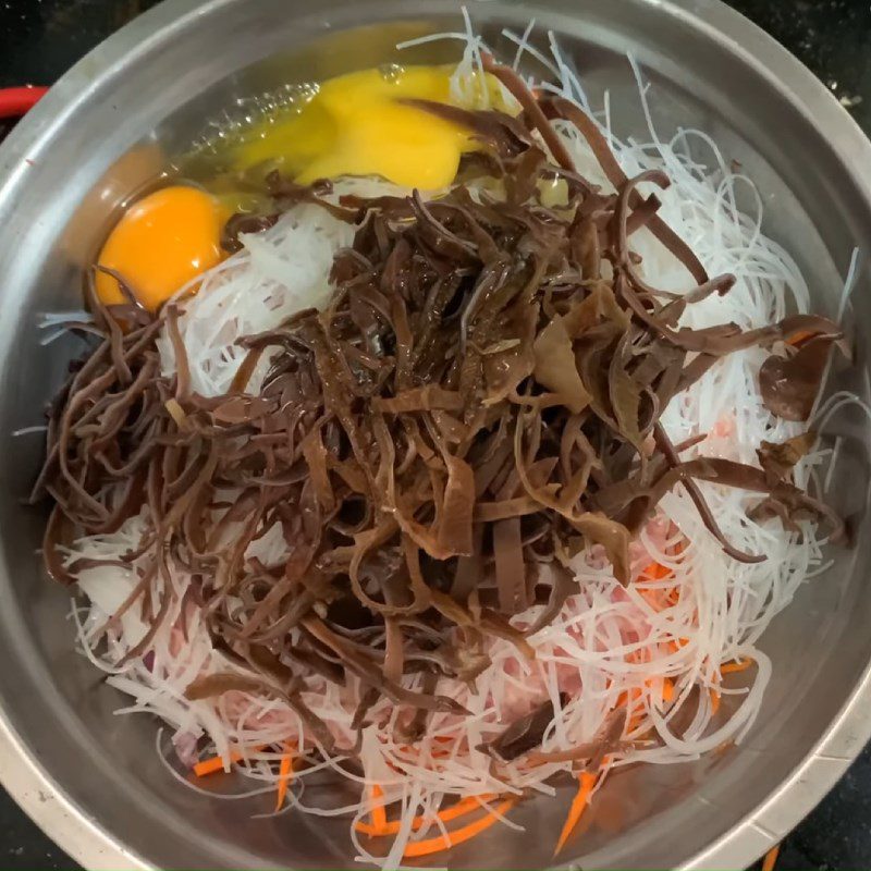 Step 4 Marinating the spring roll filling Grilled spring rolls with vermicelli