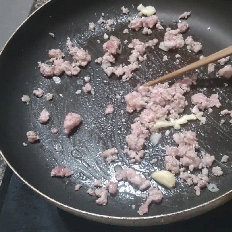 Step 2 Stir-fried Okra Stir-fried okra with minced meat