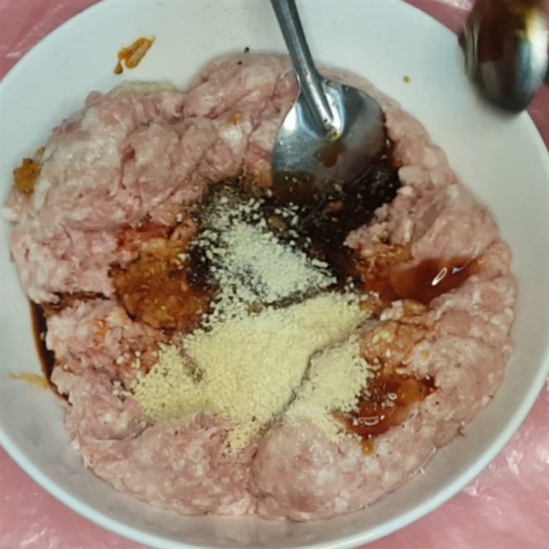 Step 2 Marinate the meat for Chicken Sticky Rice Sauce