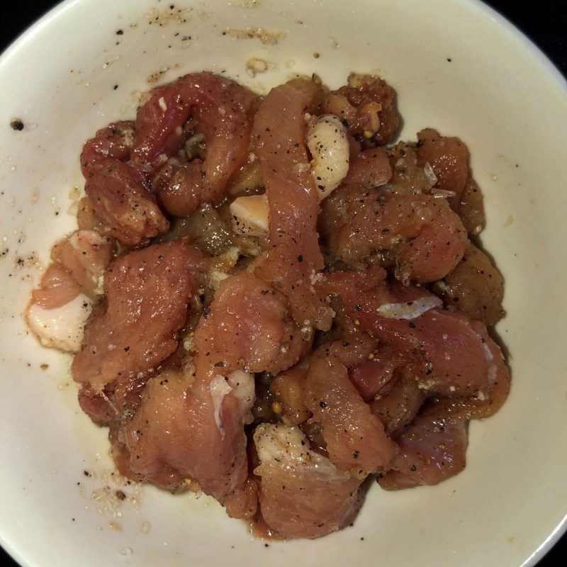 Step 3 Marinate the meat Stir-fried dry gourd with pork