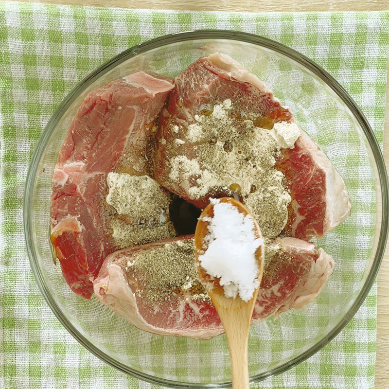 Step 2 Marinate the beef Grilled beef with salted egg sauce