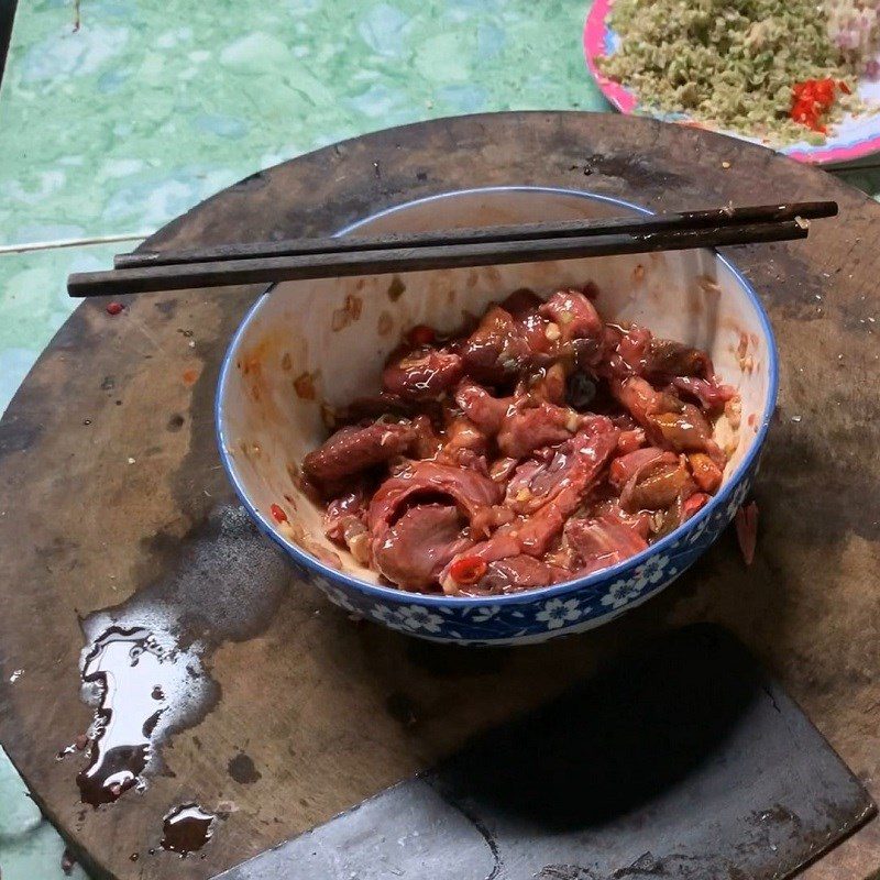 Step 2 Marinate the pigeon meat Stir-fried Pigeon with Lemongrass and Chili