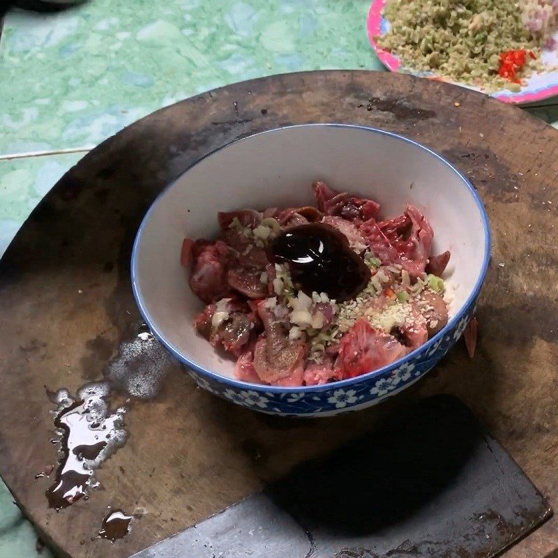 Step 2 Marinate the pigeon meat Stir-fried Pigeon with Lemongrass and Chili