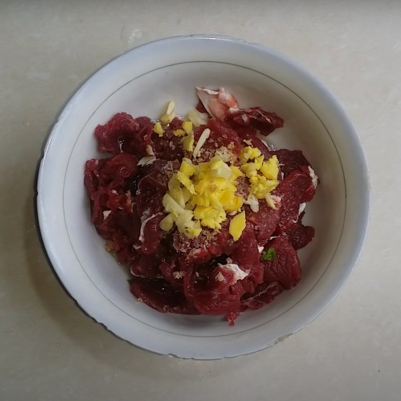 Step 3 Marinate the buffalo meat Stir-fried Buffalo Meat with Celery