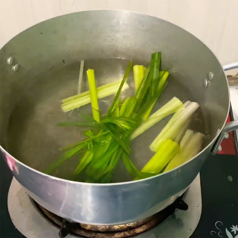 Step 2 Prepare the broth Braised buffalo meat with lemongrass