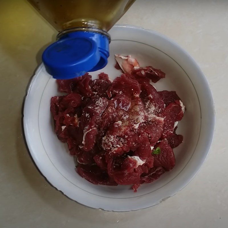 Step 3 Marinate the buffalo meat Stir-fried Buffalo Meat with Celery