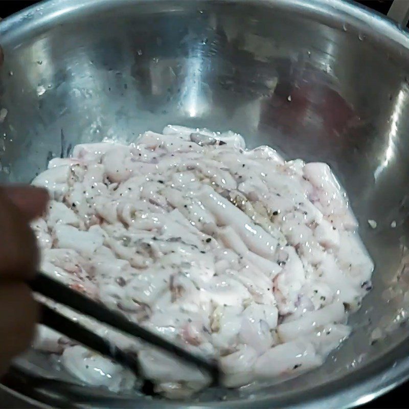 Step 2 Marinate beef marrow Beef marrow fried with chicken eggs