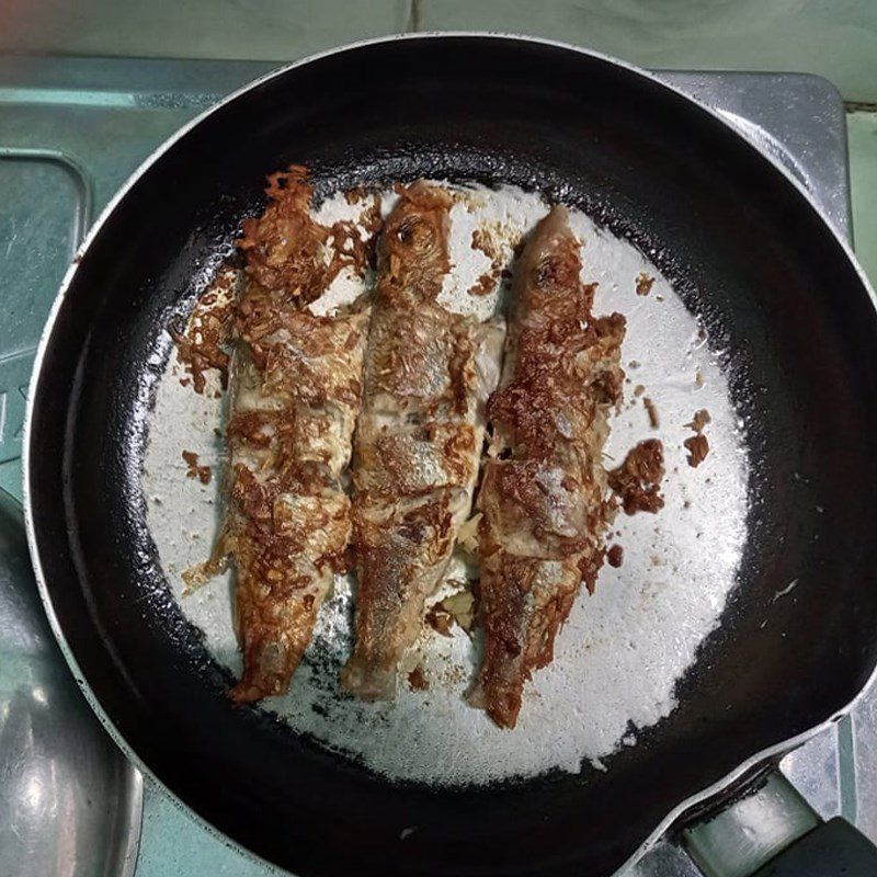 Step 2 Marinate and Fry the Fish Fried Fish with Lemongrass