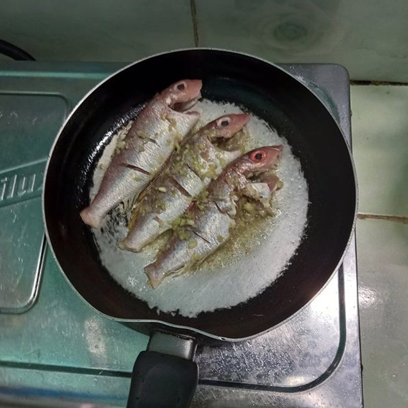 Step 2 Marinate and Fry the Fish Fried Fish with Lemongrass